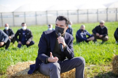 “Objektivi më i madh anëtarësimi në BE”, Basha takim me fermerët në Roskovec: Pas 25 prillit ju do të jeni të pasur e pronarë