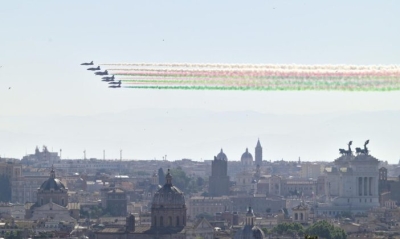 Italia nxjerr avionët dhe ushtrinë në Romë