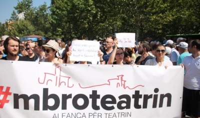 Le Courrier des Balkans: “Shembja e Teatrit, Fusha i lidhur me një rrjet ndërkombëtar droge"