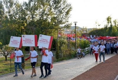 Erion Veliaj ngre memorial për të vrarët në mbrojtje të Erdoganit gjatë grushtit të shtetit