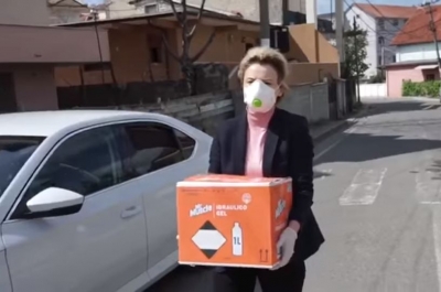 Covid-19/Erisa Xhixha ndihmon 30 familje në Njesinë Bashkiake Nr.2