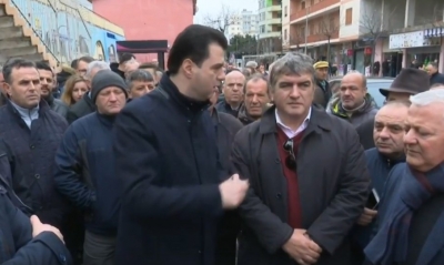 Basha takime me qytetarët në Lezhë