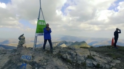 Presidenti përshëndet shqiptarët nga maja e Korabit: "Krenar për malet tona!"