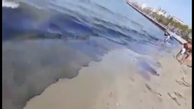 Berisha:Ja dhe turizmi qe duam! Plazhi i Vlores mbulohet me nafte e mazut.