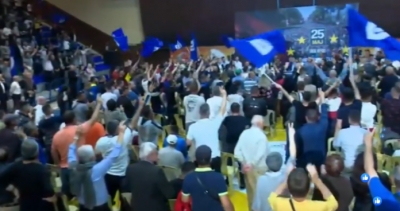 Intelektualët shqiptarë mobilizohen për bllokimin e votimeve komuniste