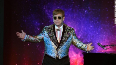 72-vjeçari Elton John detyrohet të lërë koncertin për shkat të shëndetit