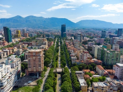 Banka Botërore: Tirana e qytetet e mëdha pësuan rënie të gjelbërimit, ndër më të ulëtit në rajon