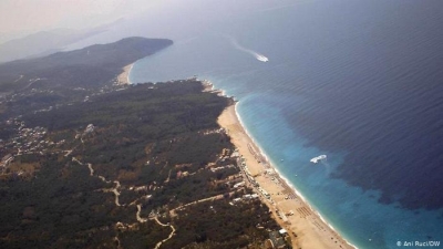 Radio gjermane DW: Greqia zgjeron kufirin detar në Perëndim