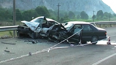 Aksident në autostradën Tiranë-Durrës, përplasen 3 makina(detaje)