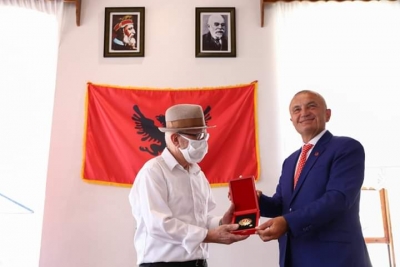 Presidenti Meta dekoron me Titullin e lartë “Kalorës i Urdhrit të Flamurit”, patriotin Abaz Bej Lushnja
