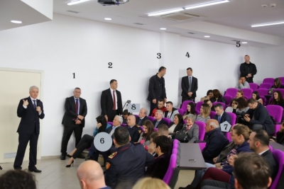 Qeveri që ka frikë nga populli i vet, pas Ramës me anti-plumb edhe Lleshaj me ushtarë
