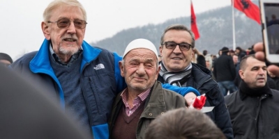 Ambasadori Walker nderohet me titullin “Krenaria e kombit shqiptar”