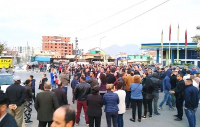 Protesta tek Astiri, policia shoqëron në komisariat 10 banorë, mes tyre të moshuar dhe gra shtatzënë
