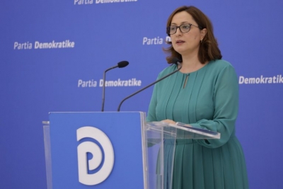 “Qeveria vodhi edhe thesin me miell për më të pamundurit gjatë karantinës”, Çupi: Thesi me miell, i premtuar nga Rama, u zëvendësua me 2 kg hurma arabie