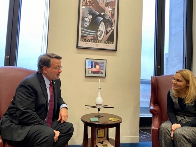 SHBA, Monika Kryemadhi takohet me Z. Gary Peters, Senator i Michiganit