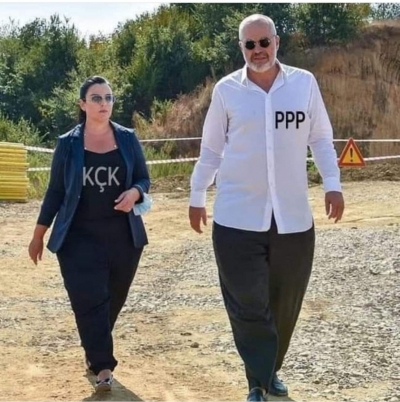 Ish kryeministri Berisha poston foton"Fjalet jane fukarallek"!