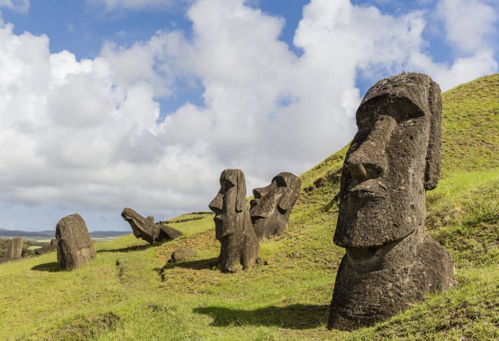 easter island statues