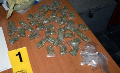 Lushnje, vëllezërit tentojnë të fusin në burg kanabis sativa