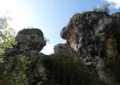 Lajmi i Fundit/ Rrëzohet aksidentalisht nga shkëmbi, vdes në vend burri nga Gramshi