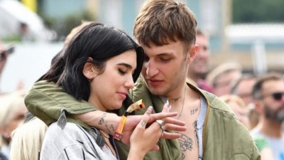 FOTO/ Nuk fshihen më, Dua Lipa dhe Anwar Hadid puthen në publik