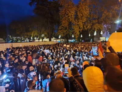 “Më mirë vdes këtu, se iki në spital”, flet gazetari i plagosur në protestë: Më goditën në kokë, m’u duk qielli i bardhë!