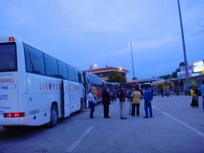 Ndalohet autobusi me 38 pasagjerë në doganë, të gjithë në karantinë