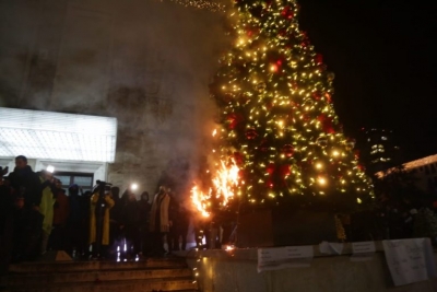 Arrestime dhe procedime pas protestës për vrasjen e Klodian Rashës, por tubimet nuk ndalen. Ja kur mblidhen sërish protestuesit