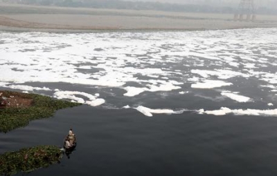 Vjen Trump, India pastron lumin, 14 mijë litra ujë për të oksigjenuar Yamuna ad Agra