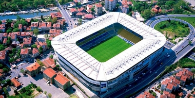 (FOTOT)/Hotel super luksoz dhe stadiumi dy hapa larg, Shqipëria akomodohet në Stambollin &quot;aziatik&quot;