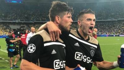 Ajax-i merr 3 pikët, Shakhtar-i ngec në shtëpi