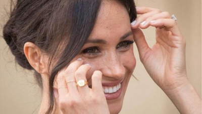 Përse Meghan Markle mban unazë 100-euroshe në dorën e djathtë?