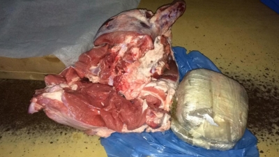 FOTO/ Po i dërgonte drogë në burg &#039;të fortit&#039; të Beratit, kapet në flagrancë