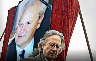 Handke kërcënon me çekan, e quan Millosheviçin mbrojtës të Jugosllavisë