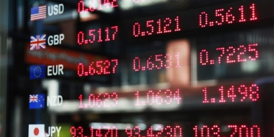Kursi i këmbimit/Dollari amerikan e Sterlina zhvlerësojnë lekun – Euro në vlera të pandryshuara