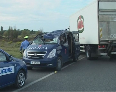 Aksidentohet furgoni i Burgjeve me të burgosur brenda