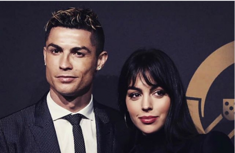Christiano Ronaldo fejohet në fshehtësi me modelen