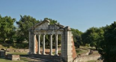 Apoloni, rikthehen vizitat në “Vilën e Athinasë”