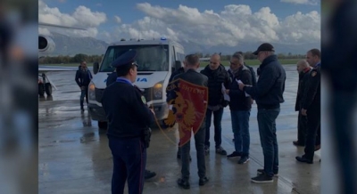 Kërkoheshin nga Italia, për vrasje e vjedhje me armë, ekstradohen 3 shqiptarë