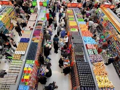 Jeta e shqiptarëve në karantinë, sa shpenzon në muaj një familje? Çfarë mbulon kompensimi për COVID-19