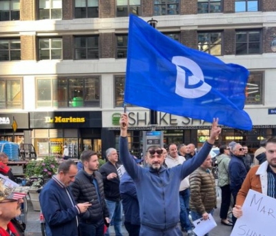 Diaspora në New York pret me protesta Edi Ramën