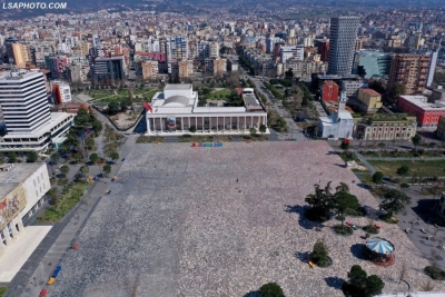 VIDEOLAJM/ Tirana, qyteti &#039;fantazmë&#039;, shihni pamjet nga lart