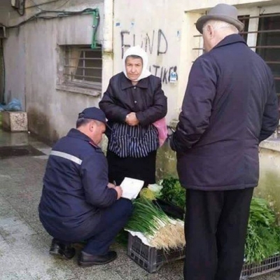 VIDEO/ Vrapoi shkallëve t&#039;i shpëtojë Policisë së Veliajt, koka në beton ...