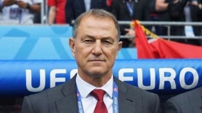 E bujshme nga Italia/ De Biasi pranë stolit të gjigantit në Serie A