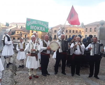 “Një ditë me traditën”, këngë, kaba e valle në Kavajë