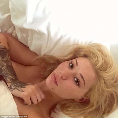 Iggy Azalea ngre temperaturën në rrjetet sociale, nudo dhe hot në Instagram