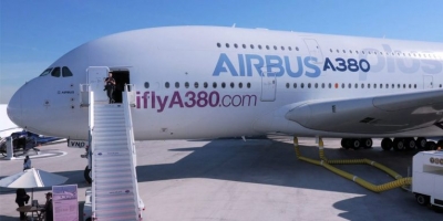 Avioni më i madh në botë për pasagjerë bëri fluturimin e parë
