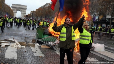 Jelekverdhët në Francë nuk i akuzoi njeri për dhunë. Makroni kërkoi falje…