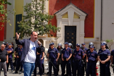 Balliu: Erion Veliaj është kapur duke i dhënë paratë e qytetarëve bashkëshortes së tij