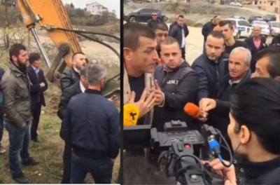 Tensionohet situata në Shkozë, banori mbrojnë shtëpitë e tyre