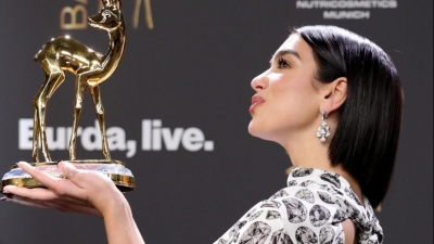 Dua Lipa në shqip: Faleminderit shqiptarëve, pa mbështetjen tuaj nuk do isha këtu ku jam sot